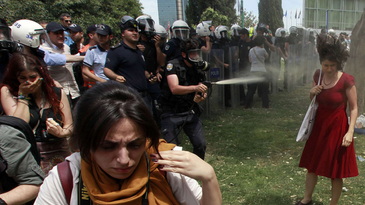 Βίντεο: Πεδίο μάχης η πλατεία Ταξίμ στην Κωνσταντινούπολη